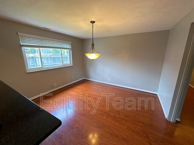 Building Photo - 424 Monte Dr