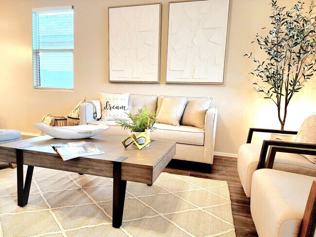 Foto del edificio - Coming Soon! FULLY-FURNISHED 4/Bed 2/Bath in LAVEEN