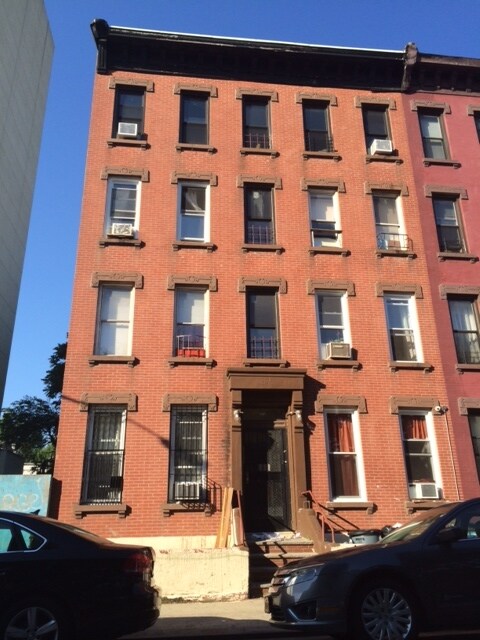 Primary Photo - 372 Baltic St