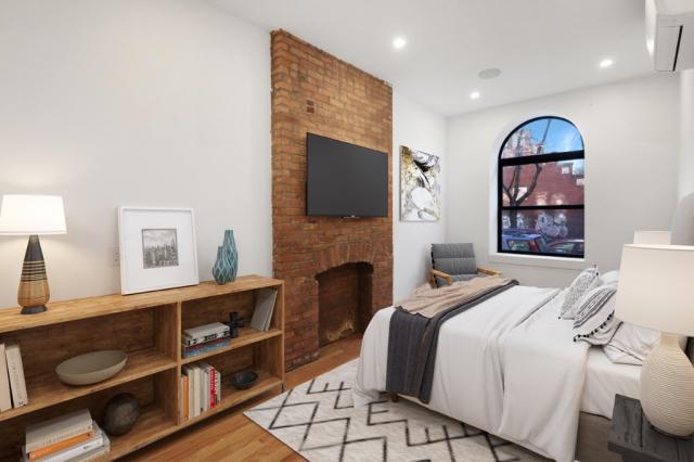 Building Photo - 4 bedroom in NEW YORK NY 10009