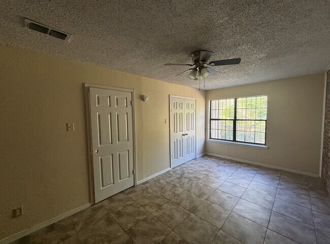 Building Photo - 3404 Santa Cleotilde Ave