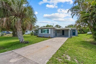 Building Photo - 2701 Camellia Terrace