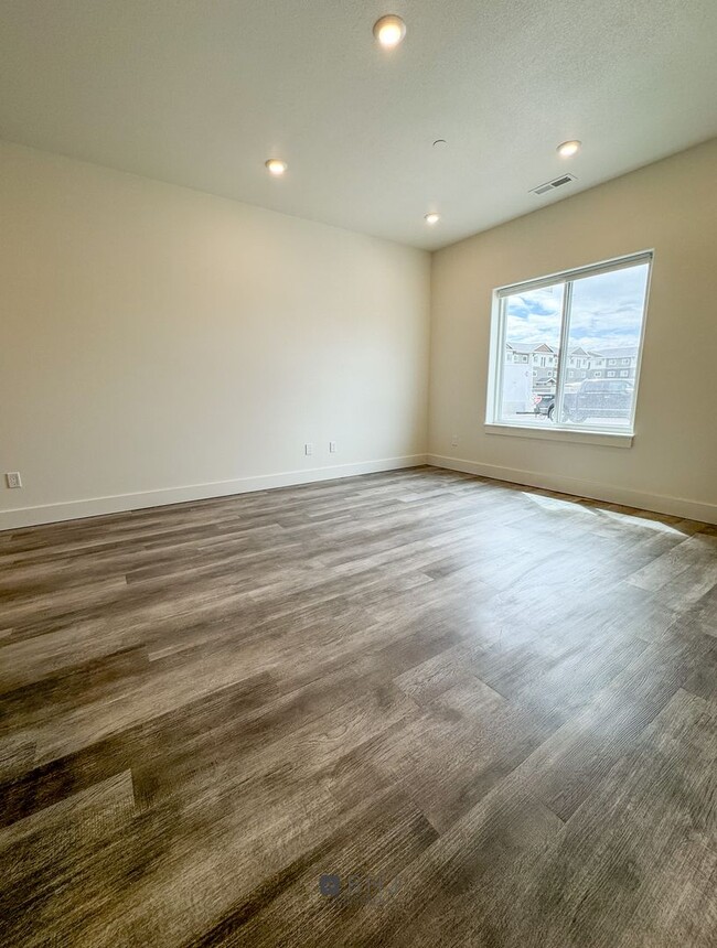 Foto del edificio - BRAND NEW Pet Friendly 1 bed/ 1 bath apart...