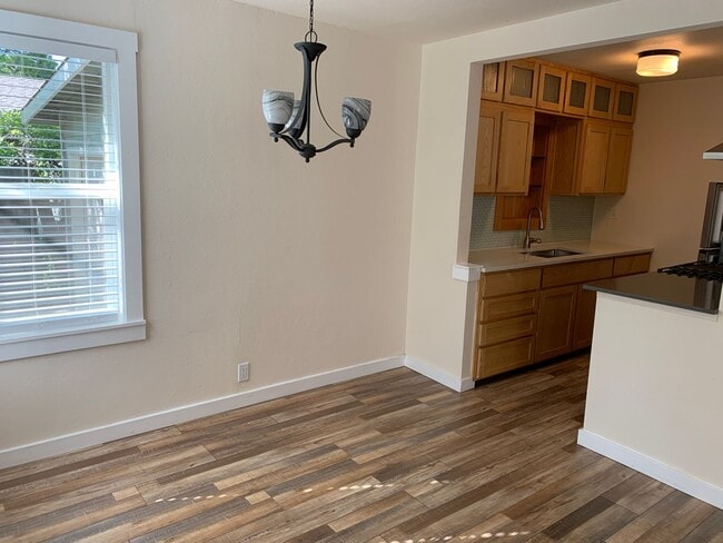 Building Photo - Remodeled/ private setting