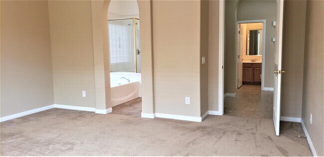 Building Photo - 5597 Villa Lucia Ct
