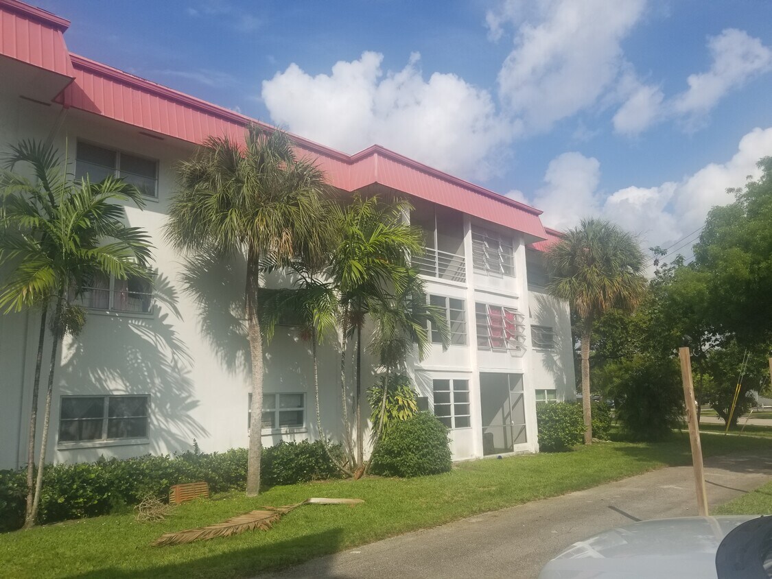 2060 NW 48th Terrace Unit 116, Lauderhill, FL 33313 Condo for Rent in