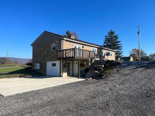 Foto del edificio - 3 bedroom home in Orrstown PA!