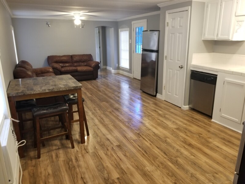 Foto principal - 1579 Duchamp Rd