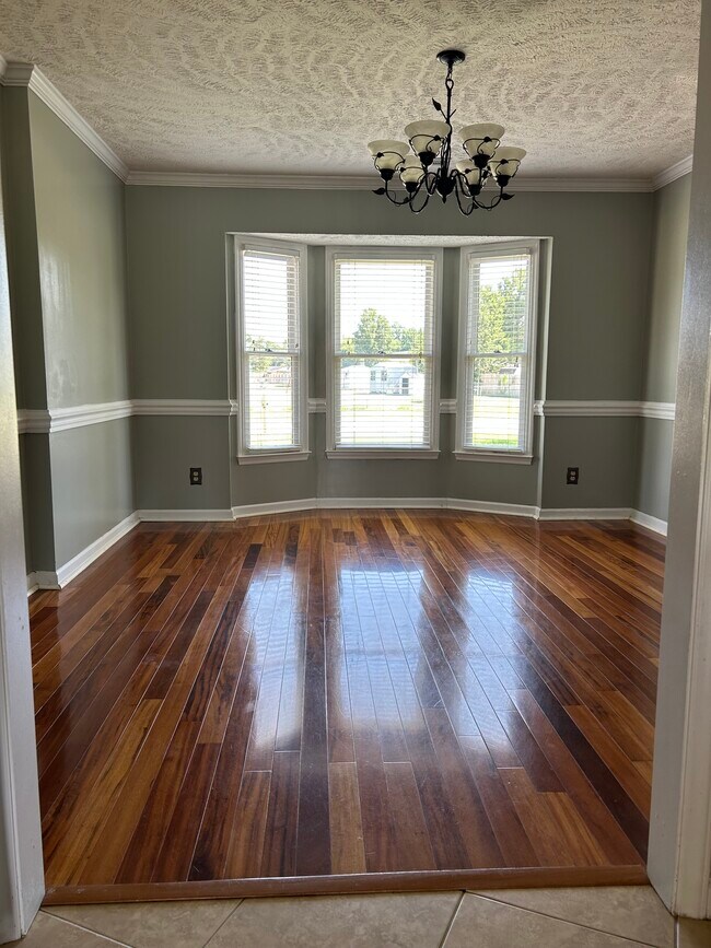 Building Photo - 401 Sparrow Dr