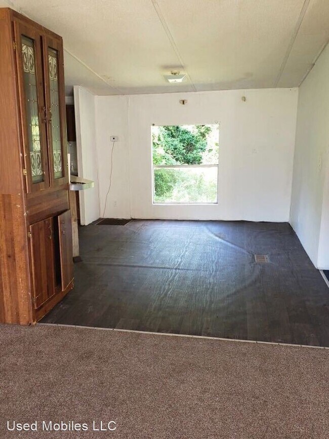 Building Photo - 3 br, 2 bath House - 202 Oakwood Dr