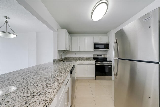 Building Photo - 9001 SW 77th Ave
