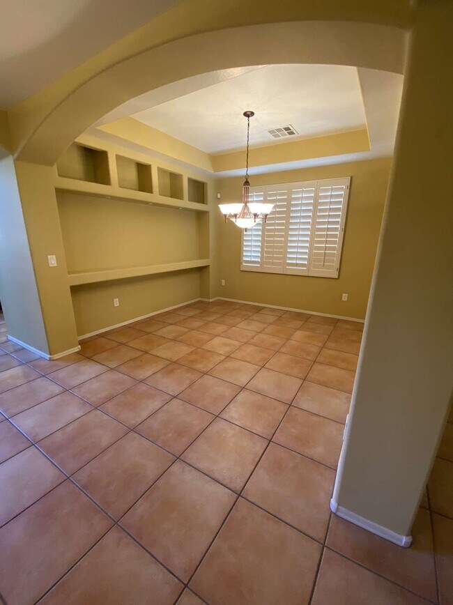 Building Photo - 4106 W Vineyard Rd