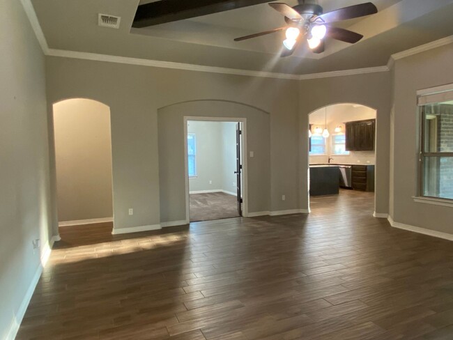 Building Photo - 4 BEDROOM, 2 BATHROOM PLUS STUDY IN BELTON...