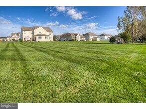 Building Photo - 33 Hempstead Dr