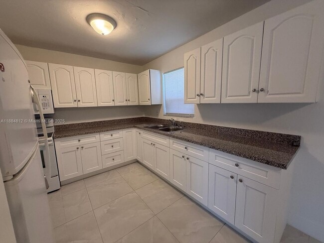 Foto del edificio - 3440 NW 4th St