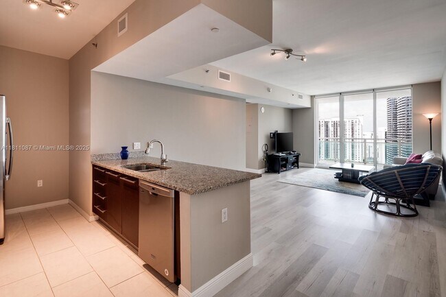 Building Photo - 950 Brickell Bay Dr