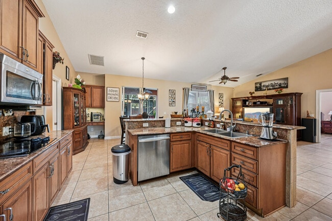 Building Photo - 3044 SW Savona Blvd