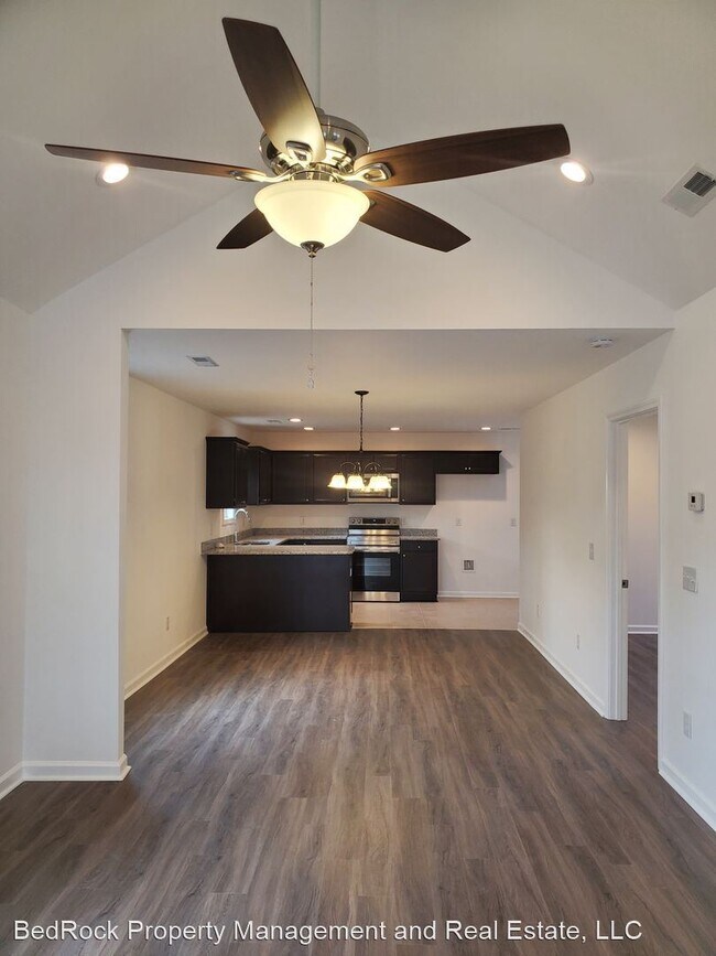 Building Photo - 2 br, 2 bath House - 303 E Grace Dr