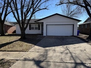 Building Photo - 1509 W Vandalia St