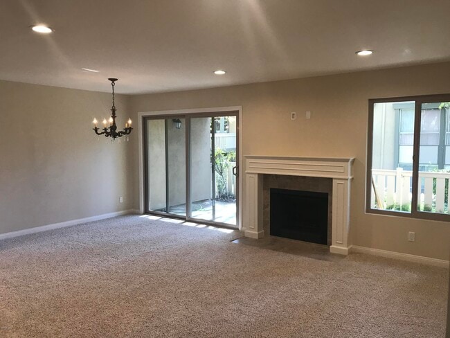 Building Photo - 245 Oak Leaf Dr