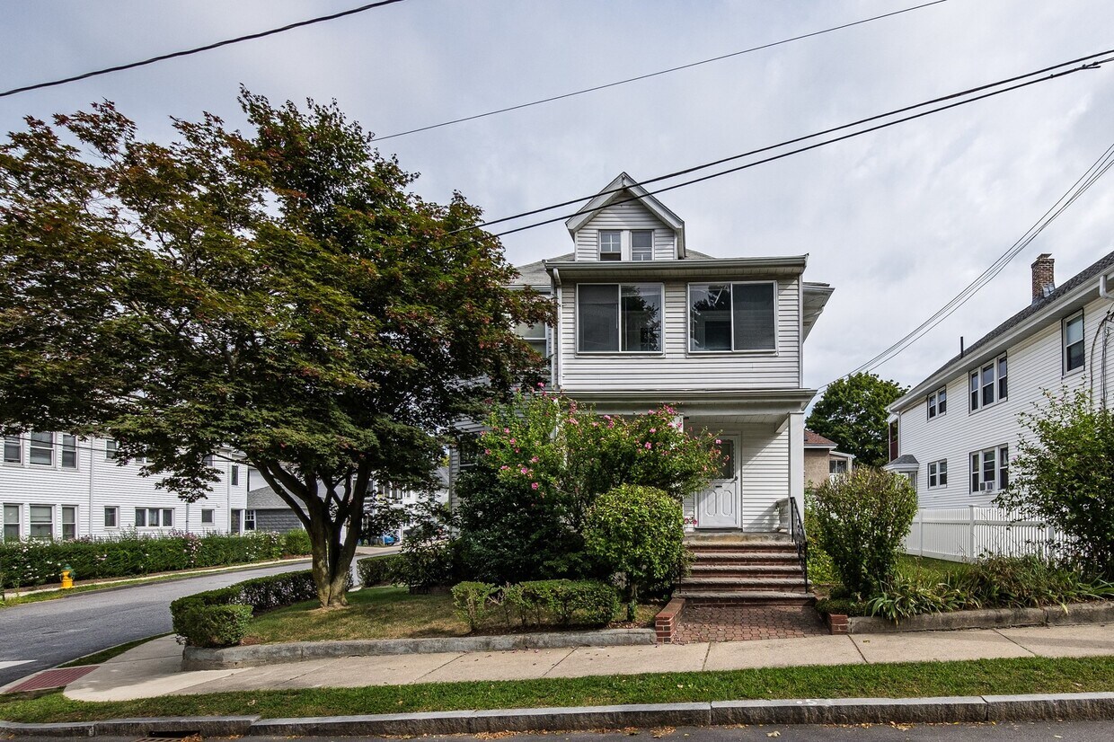 Primary Photo - 681 Belmont St