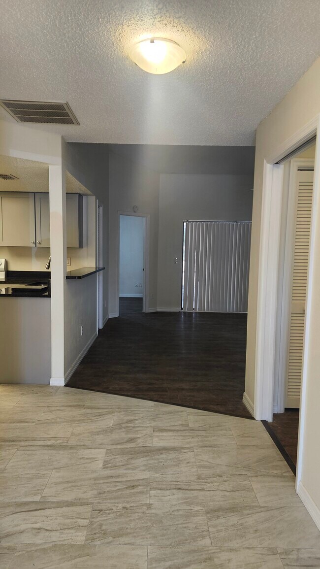 Foto del edificio - 7413 Mead Dr