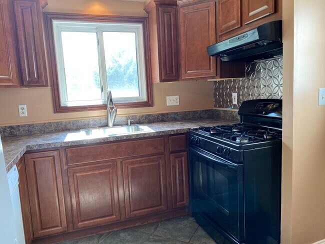 Foto del edificio - 234 W Shore Rd