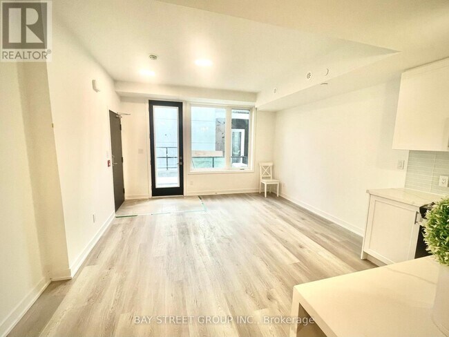Photo du bâtiment - 1475-1475 O'Connor Dr