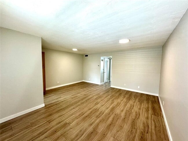 Building Photo - 300 Layne Blvd