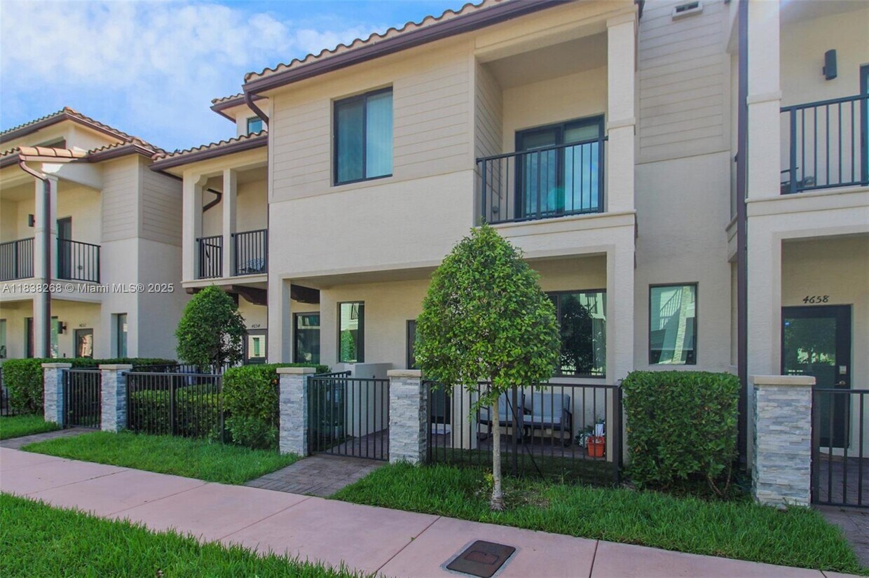 Foto principal - 4656 NW 83rd Path