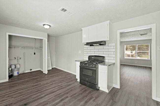 Foto del edificio - 6314 Crestville St