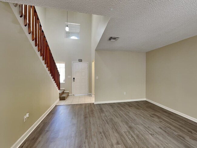 Building Photo - 833 NW 98th Ave