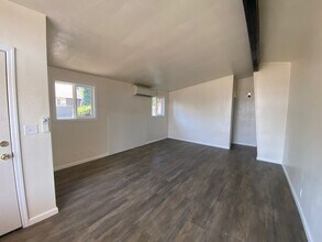 Building Photo - 458 W Ballf St