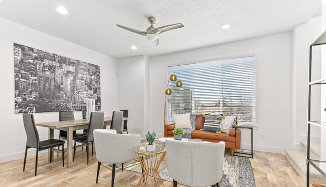 Photo - 1812 W Irini Ln Townhome