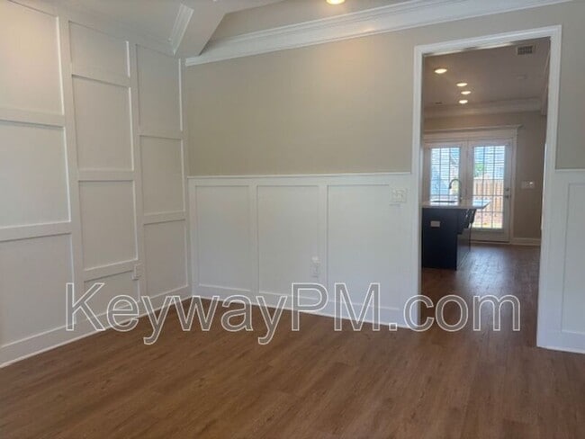 Building Photo - 3038 Venetian Dr