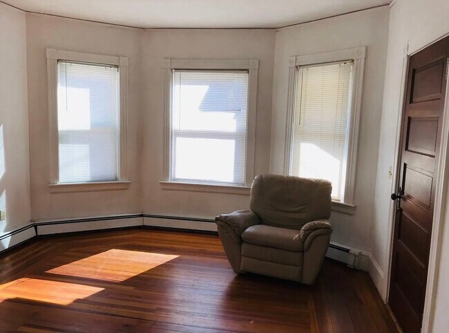 Building Photo - 72 Carrington Ave