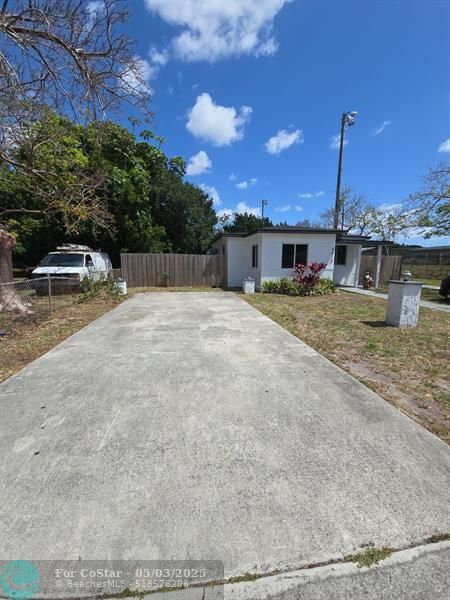 Foto del edificio - 4819 SW 22nd St