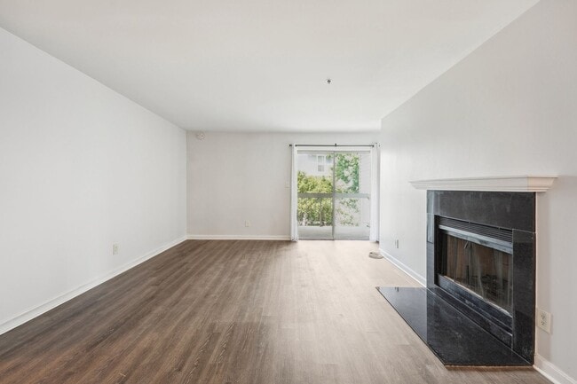Building Photo - Beautiful 2-bedroom condo!