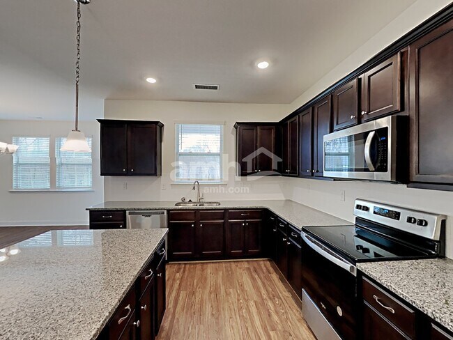 Foto del edificio - 2149 Laurel Vlg Cir