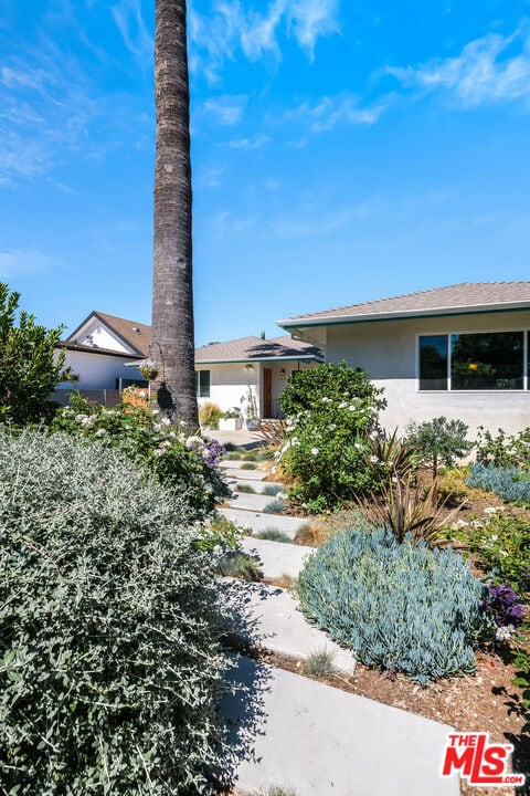 Building Photo - 5651 Mammoth Ave