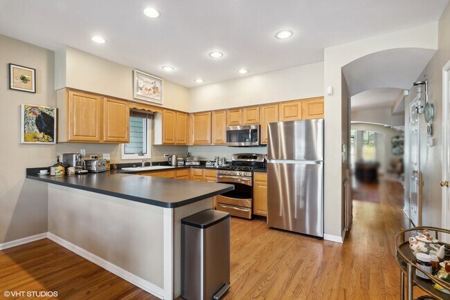 Foto del edificio - 3305 N Seeley Ave
