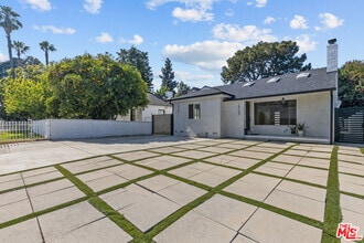 Building Photo - 15153 La Maida St