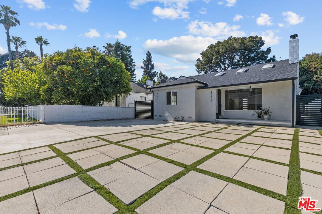 Primary Photo - 15153 La Maida St