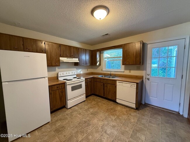 Building Photo - 120 Stallion Dr