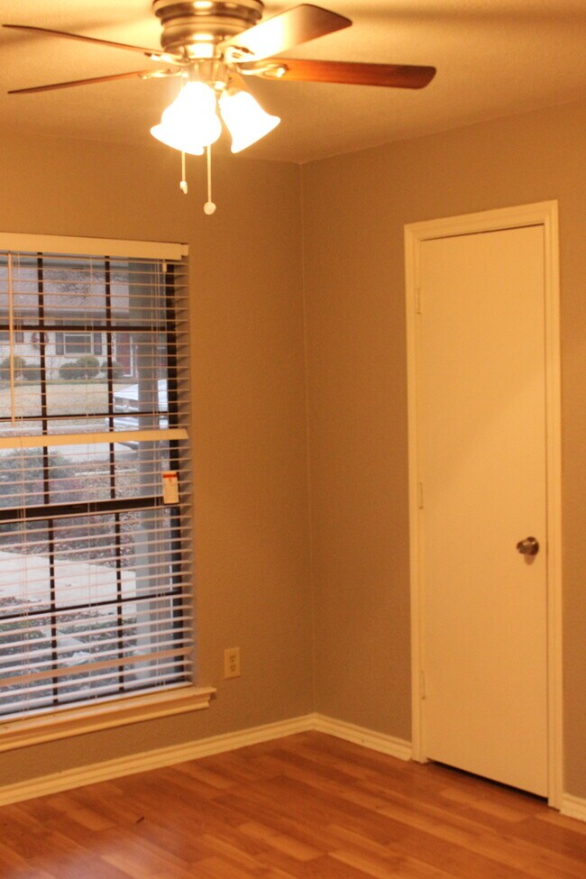 Building Photo - Maximum comfort and convenience