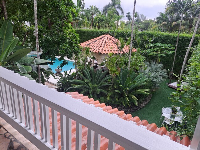 Vista desde la terraza de 10x10 - 912 NE 81st St