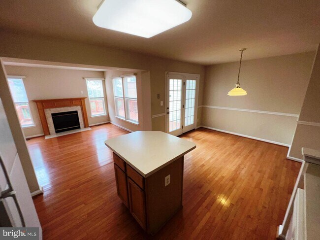 Building Photo - 23021 Potomac Hill Square
