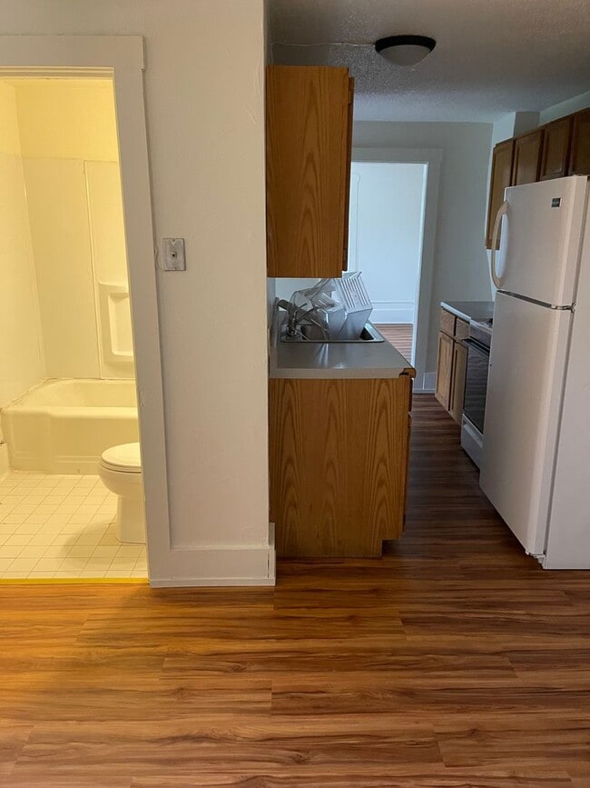 Building Photo - 135 Whiterock Ave