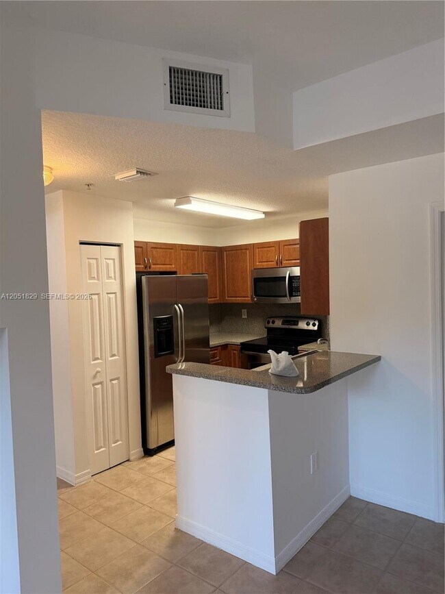 Building Photo - 906 SW 143rd Ave