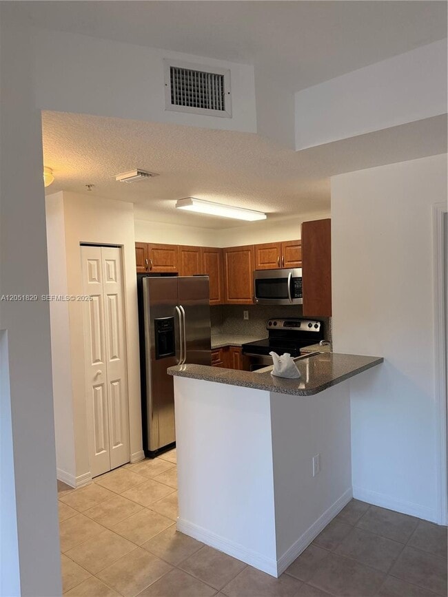 Foto del edificio - 906 SW 143rd Ave